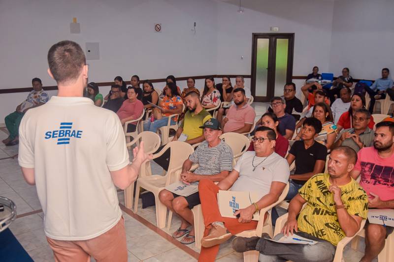 notícia: Oficina de Empreendedorismo prepara feirantes e comerciantes para o novo Mercado Municipal