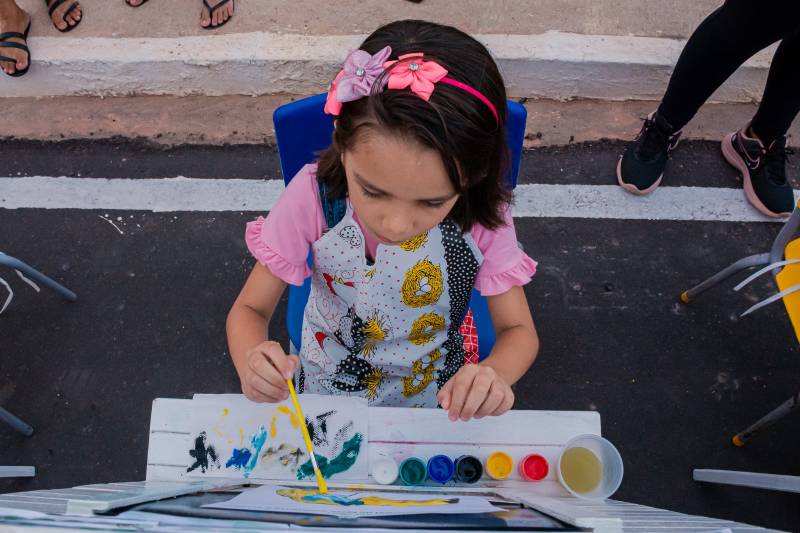 notícia: Bairro Maguari recebe novas ruas asfaltadas com iluminação LED e edição do projeto Rua da Gente