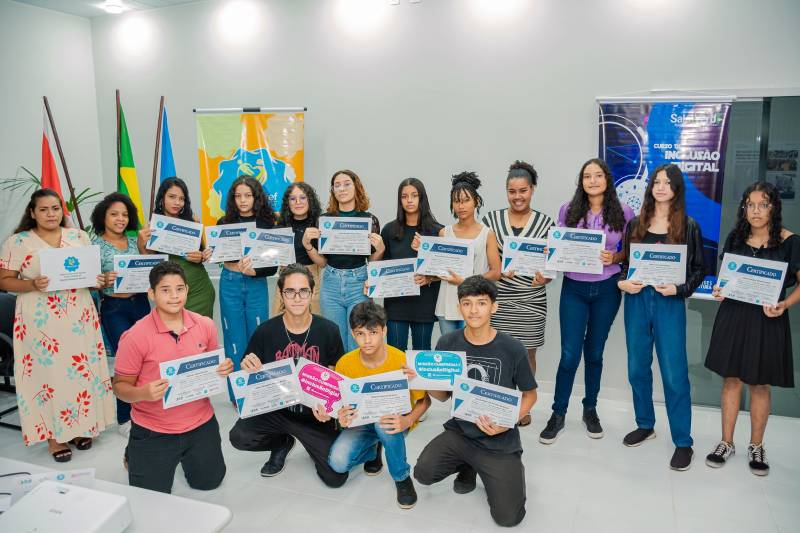 notícia: Alunos da turma de Inclusão Digital - Excel Avançado recebem certificados