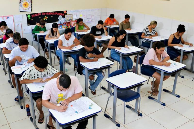 notícia: Estudantes contam com apoio da Prefeitura de Benevides na realização do ENEM 